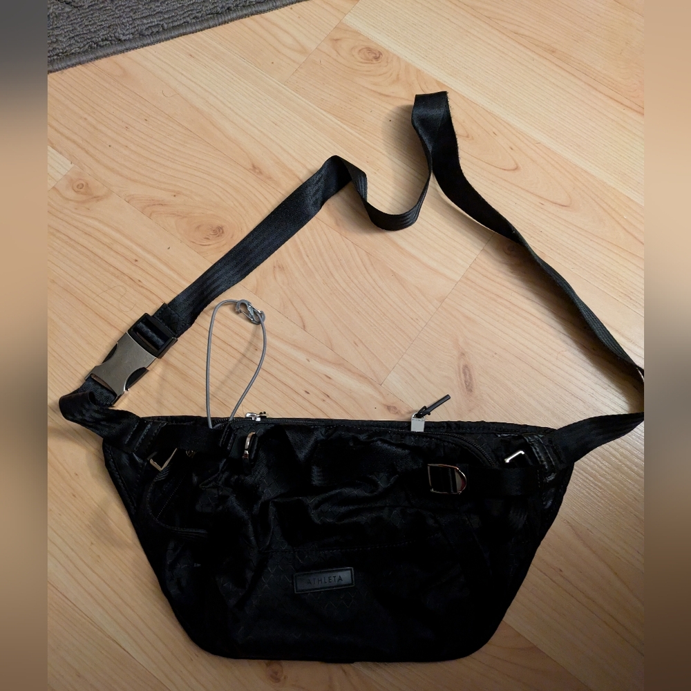 Black Athleta Excursion Belt Bag Fanny Pack